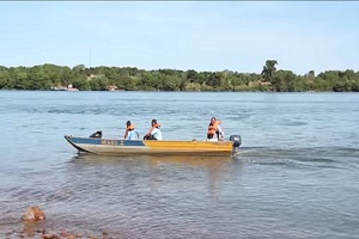 Barco Transportando os Visitantes
